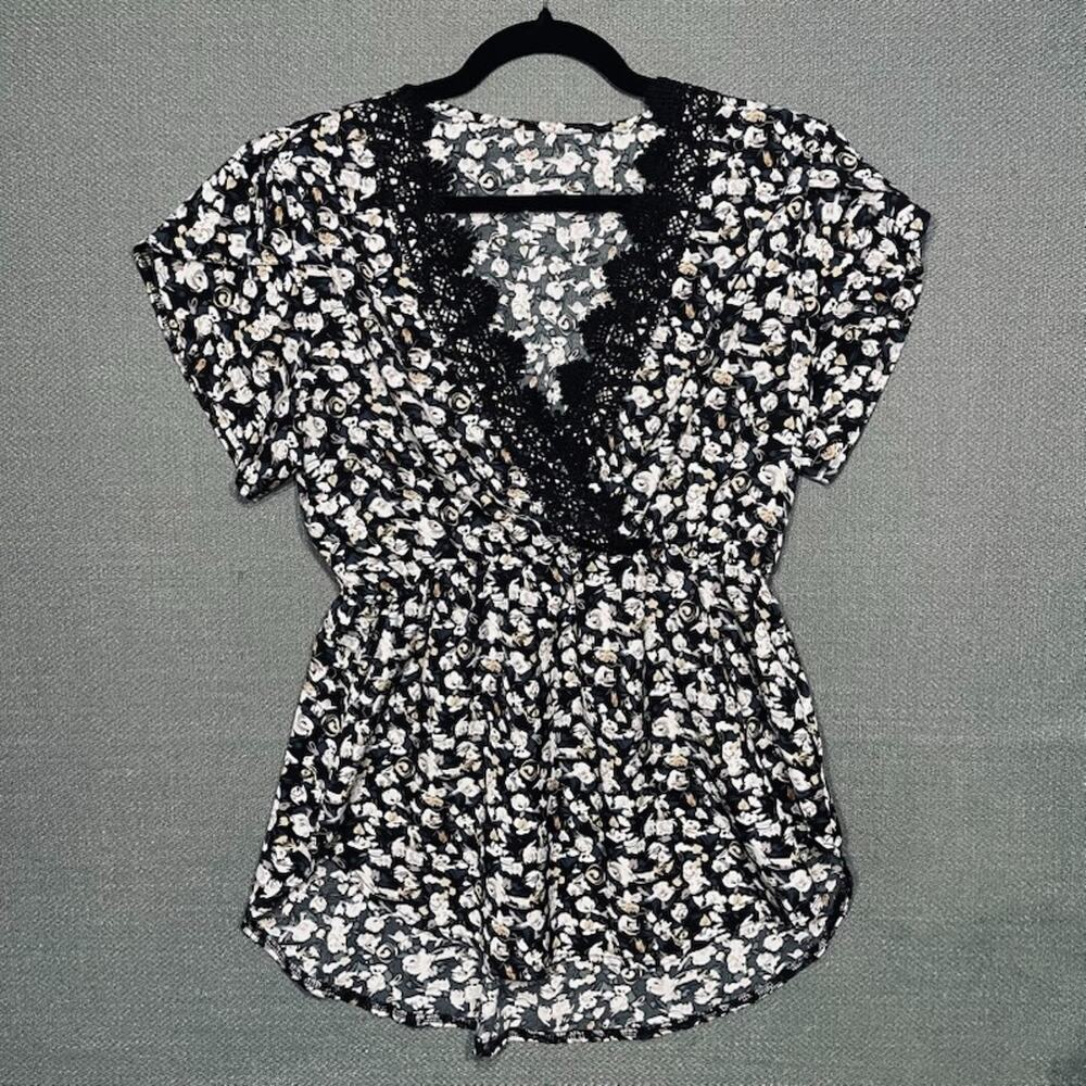 Shein Crossover V-Neck Crochet Lace Ditsy Floral Blouse Top Empire Waist Size L